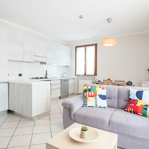 https://trilocale-con-piscina-2-camere.it-lombardy.com